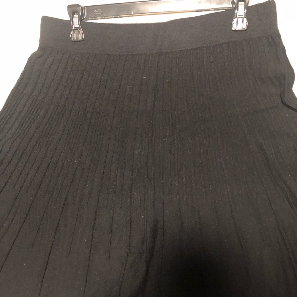 Perfect for the holidays! A-line knit ribbed skirt